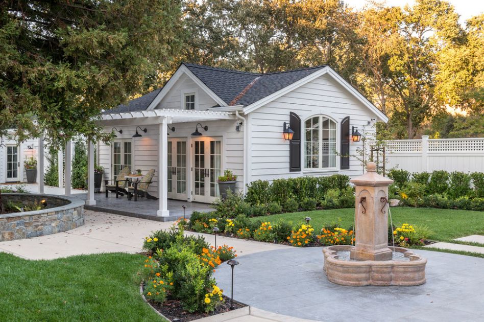 Jetez un coup d'œil à cette surprenante maison d'invités au décor recherché et à l'ambiance chaleureuse