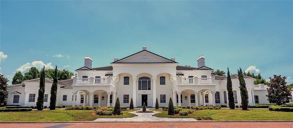 Cette maison de 15 millions de dollars possède 12 salles de bain, un château de princesse et plus encore