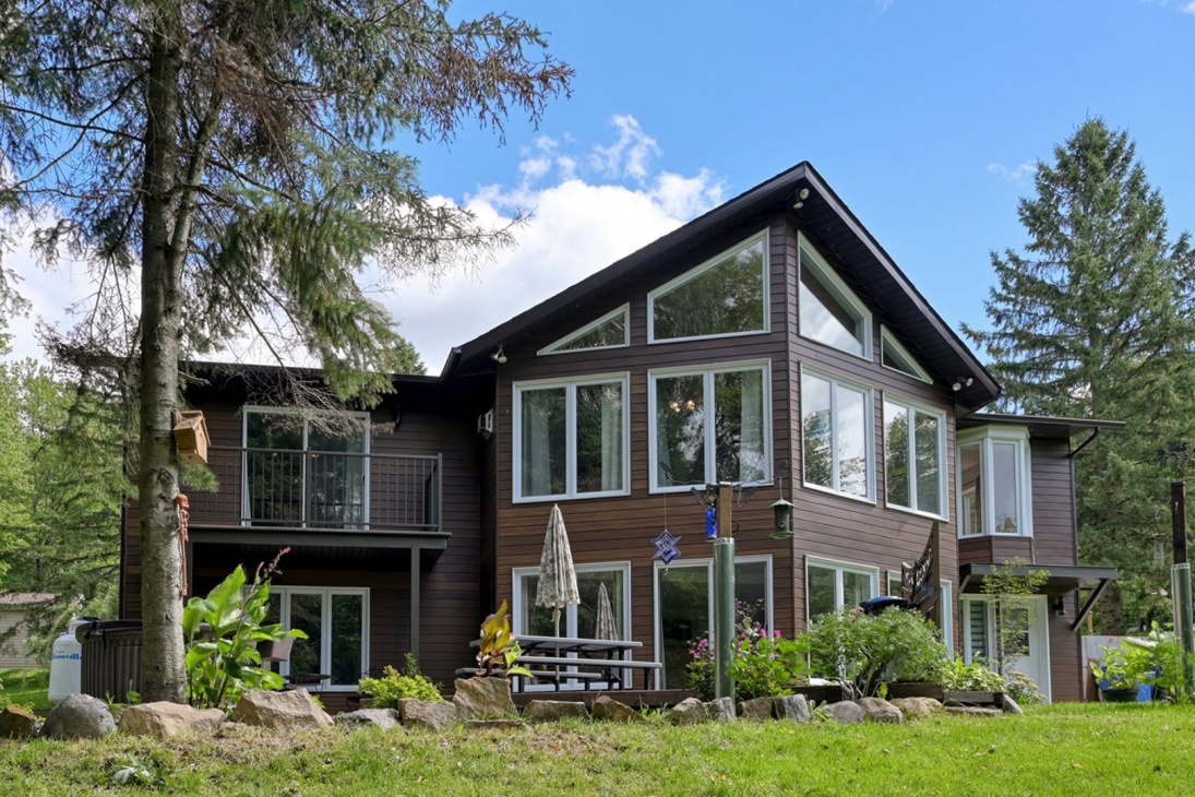 Magnifique propriété de 439 000 $ située à proximité d'un golf