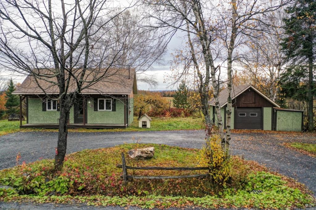 Seulement 74 500$! Chaleureux chalet rustique habitable à longueur d'année