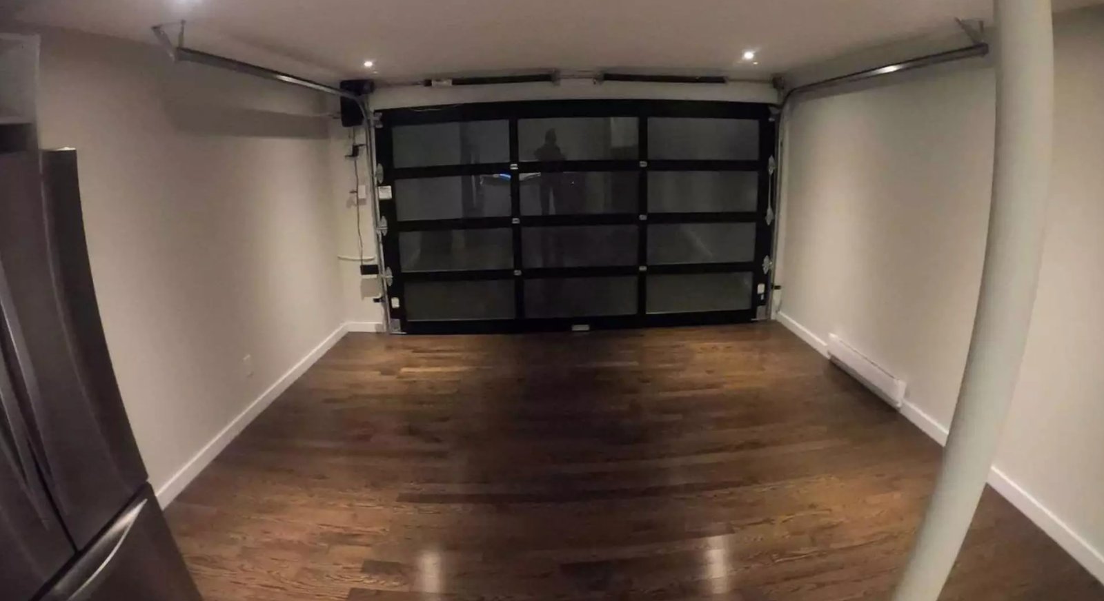 Il convertit son garage en appartement et tente de le louer pour 2000 $ par mois