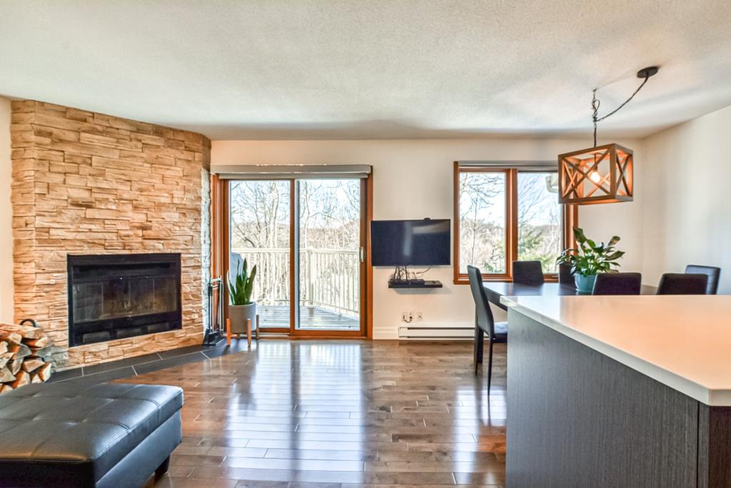 Parfait pied-à-terre meublé, rénové au goût du jour et clés en main avec vue imprenable sur les montagnes