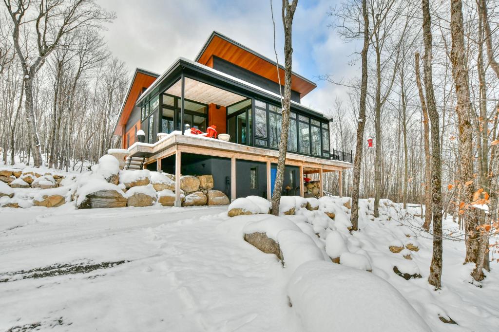  Spectaculaire propriété contemporaine blottie dans un environnement paradisiaque