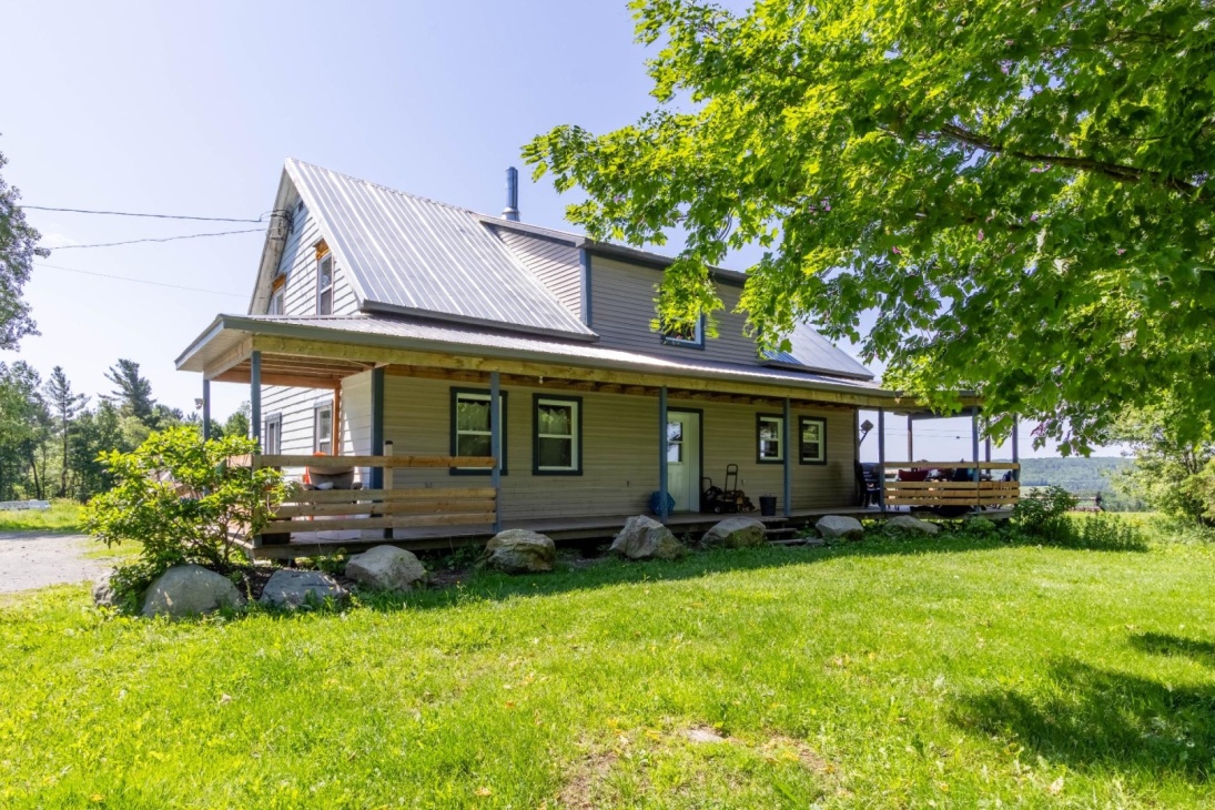 Fermette de 3,6 acres à vendre pour 275 000 $