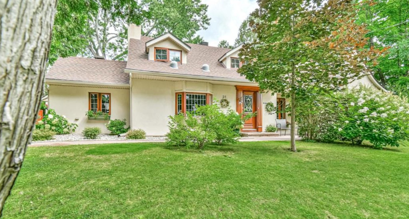 Coquette maison champêtre joliment rénovée au coeur de Saint-Sauveur