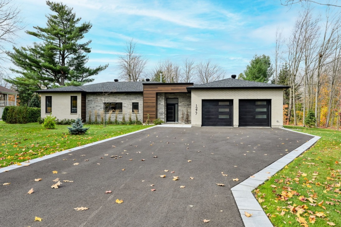 Majestueux plain-pied moderne construit en 2021