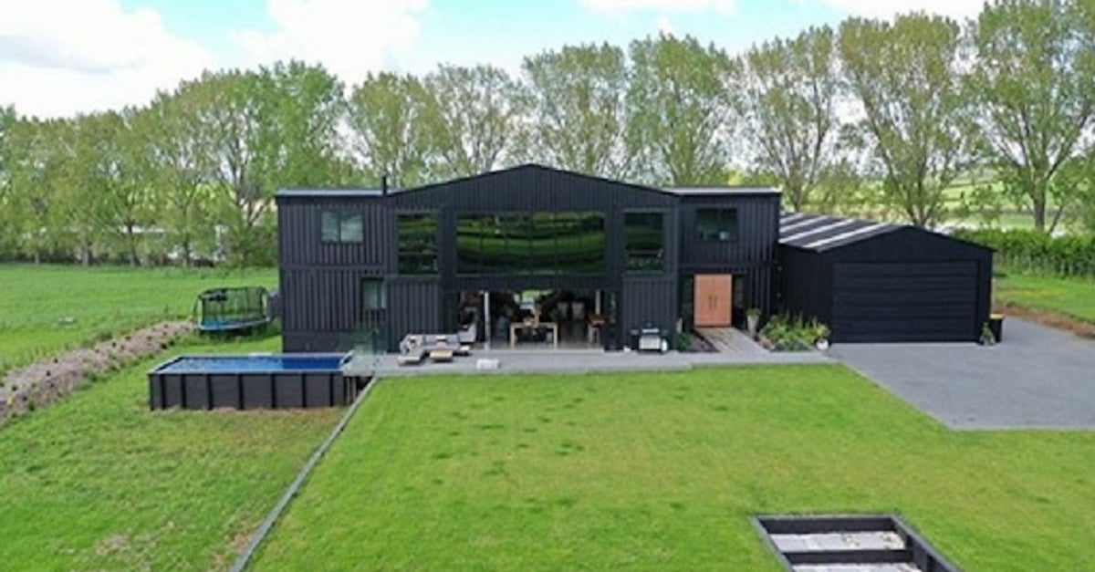 Cette maison familiale a été construite avec 12 conteneurs d'expédition 