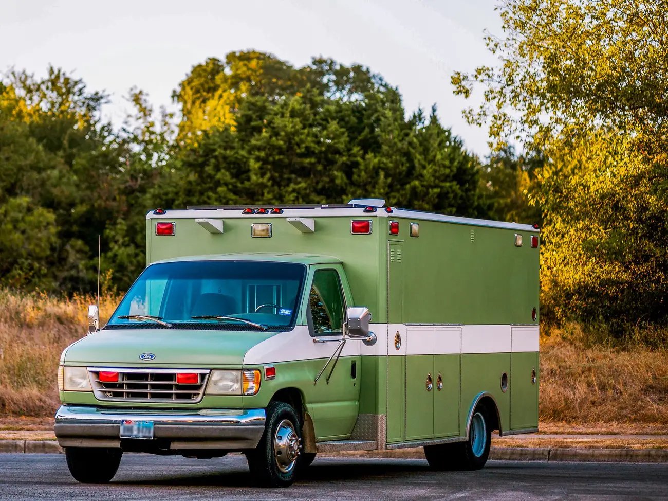 Découvrez comment cette ambulance a été transformée en une charmante maison sur roues