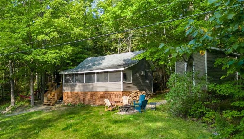 Sympathique chalet à quelques pas d'un lac dans secteur paradisiaque