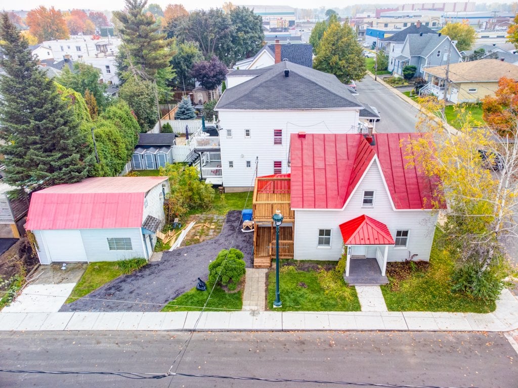 L'intérieur de cette maison de 219 500 $ a presque été entièrement rénové