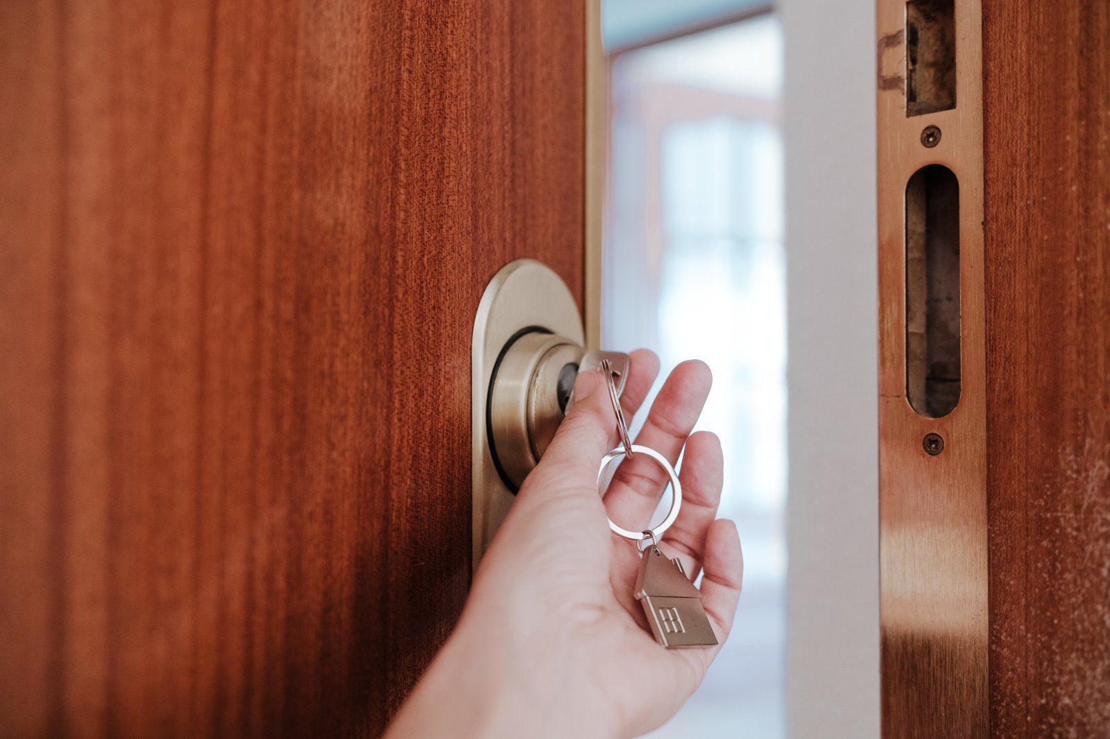 Une propriétaire poursuivie pour vol par effraction après avoir vidé son logement