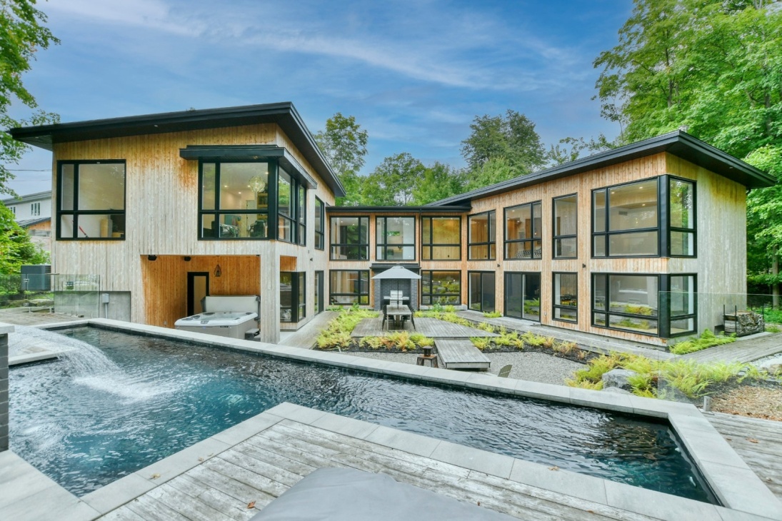 Elle vous charmera avec son architecture unique, son intérieur lumineux, ces vastes pièces et son son emplacement