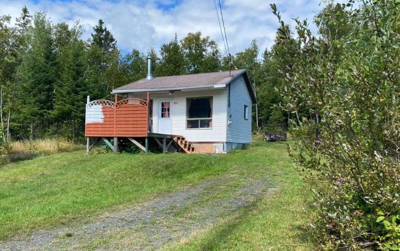 Aubaine à ne pas manquer : chalet au bord de l'eau à vendre pour 75 000 $