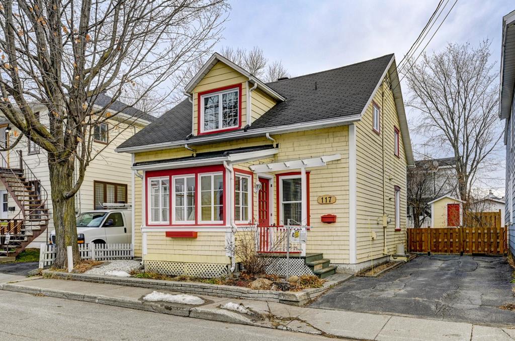 Impeccablement entretenue et pleine de cachet: une adorable maison de 3 chambres à 219 900$