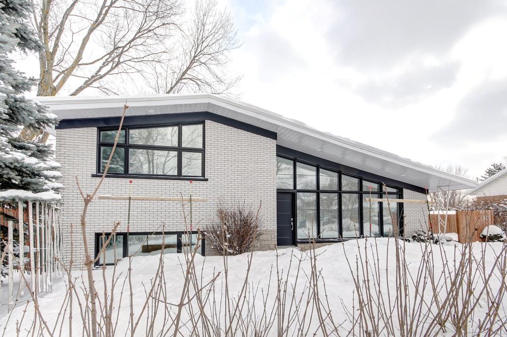 Spacieuse maison mid-century de 5 chambres superbement métamorphosée et qui a un charme fou