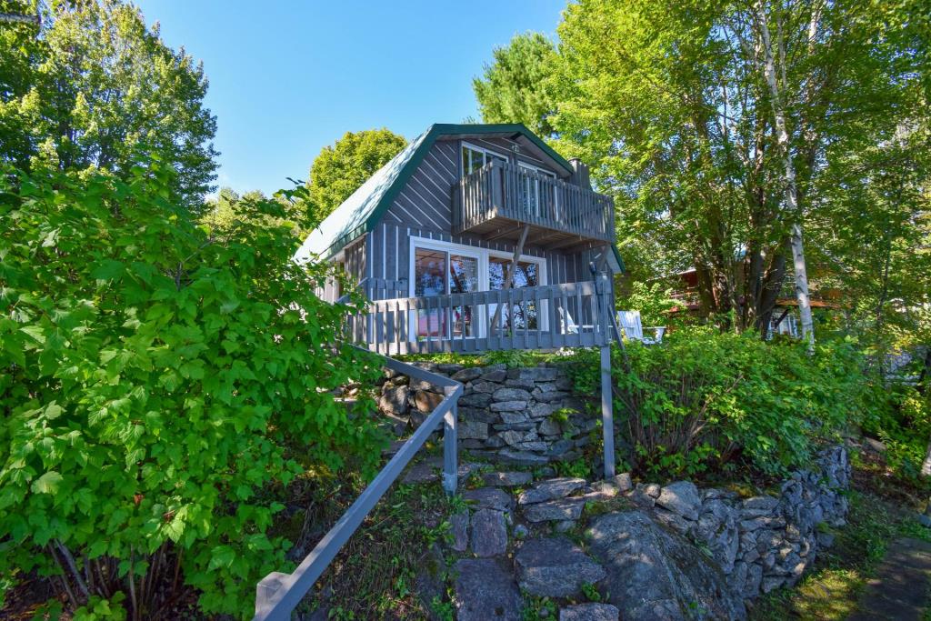 Charmant chalet meublé au bord de l'eau pour les amoureux de la nature