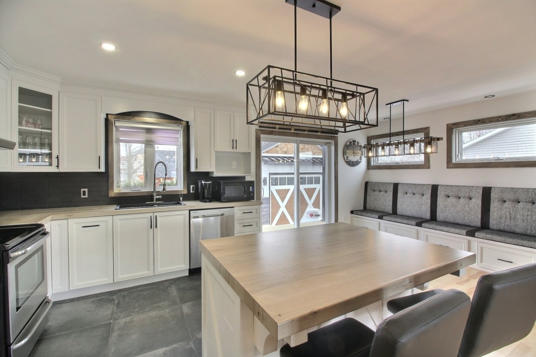 Splendide maison de style farmouse à vendre pour 450 000 $