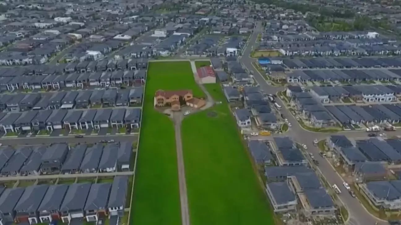 La famille qui a refusé 30 millions $ pour la vente de sa maison affirme qu'elle ne changera pas d'idée.