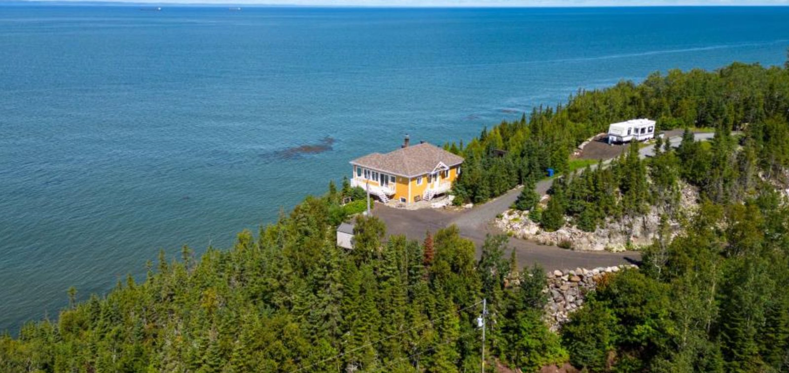 Magnifique maison à vendre avec vue impressionnante sur le fleuve Saint-Laurent