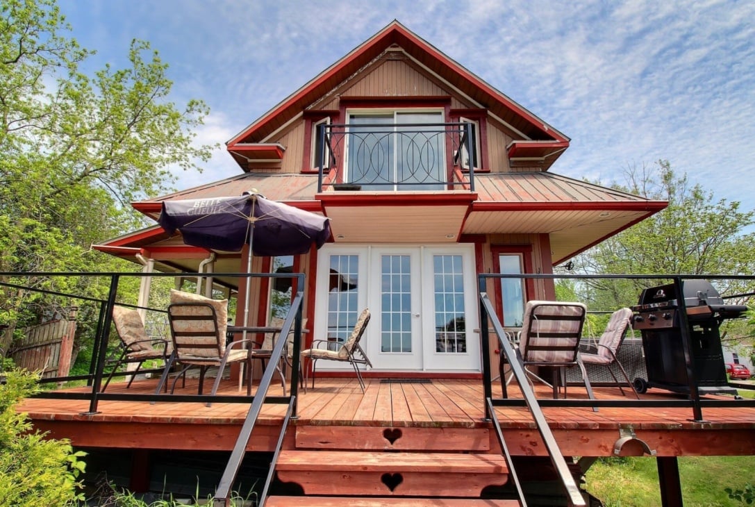 Grande maison centenaire de 4 chambres à coucher à vendre pour 219 000 $