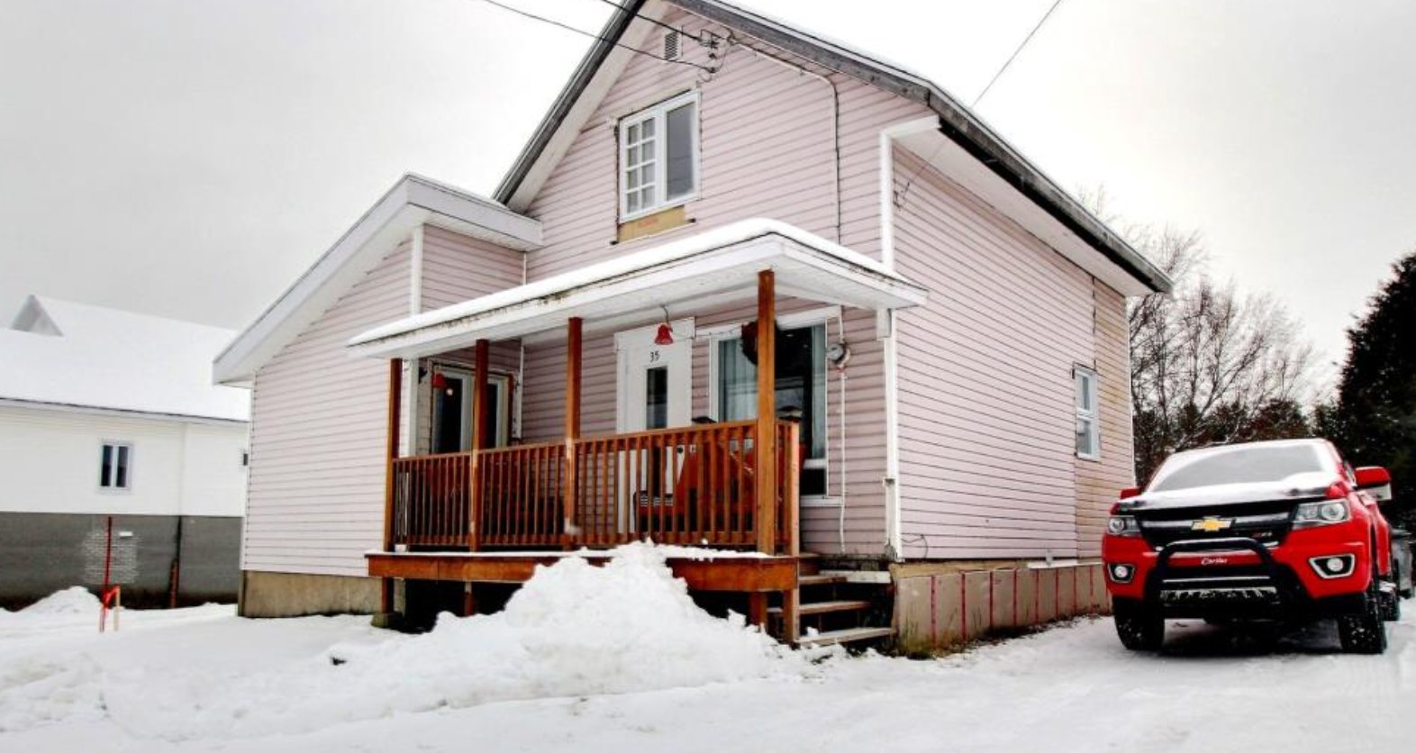 Coquette maison de trois chambres pleine de cachet à vendre pour moins de 90 000$ 