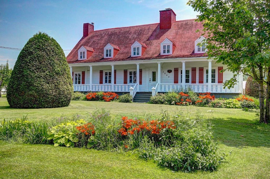 Authentique domaine ancestral de près de 50 hectares s'étendant jusqu'au fleuve 