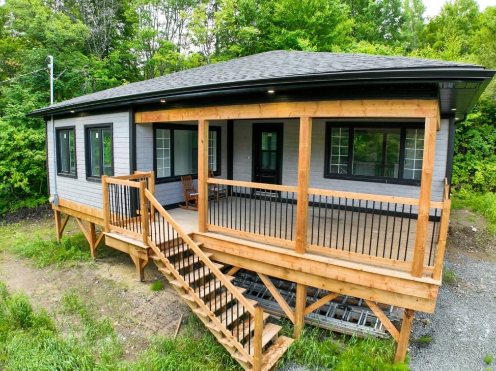 Maison de 395 800 $ complètement rénovée