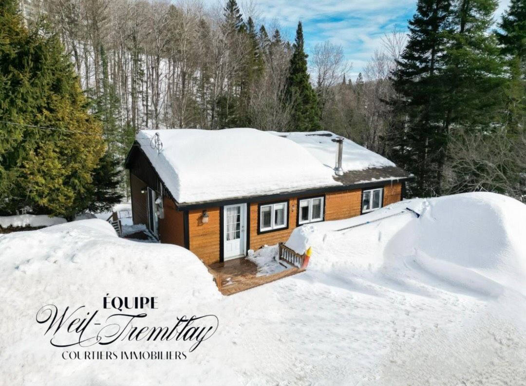 Plein de charme, splendidement rénové, bordé par un ruisseau: un accueillant plain-pied à 185 000$