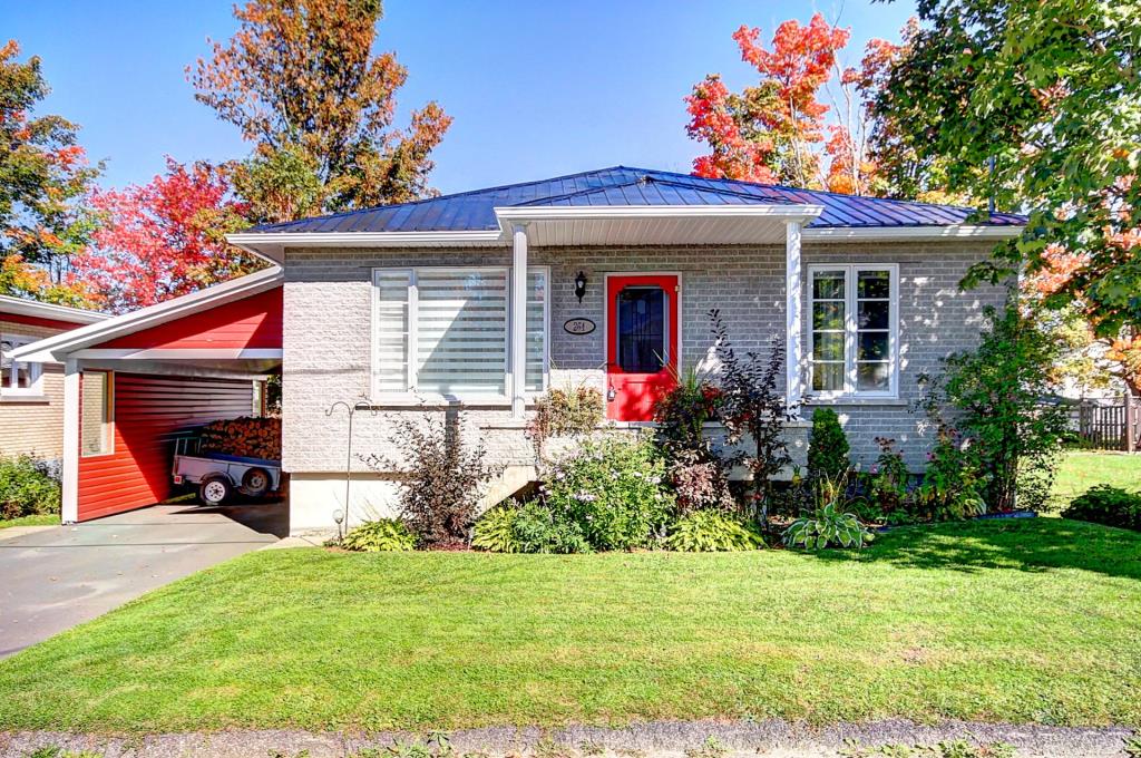 Charmant et lumineux plain-pied rénové à 152 500$: un nid douillet où il fait bon vivre