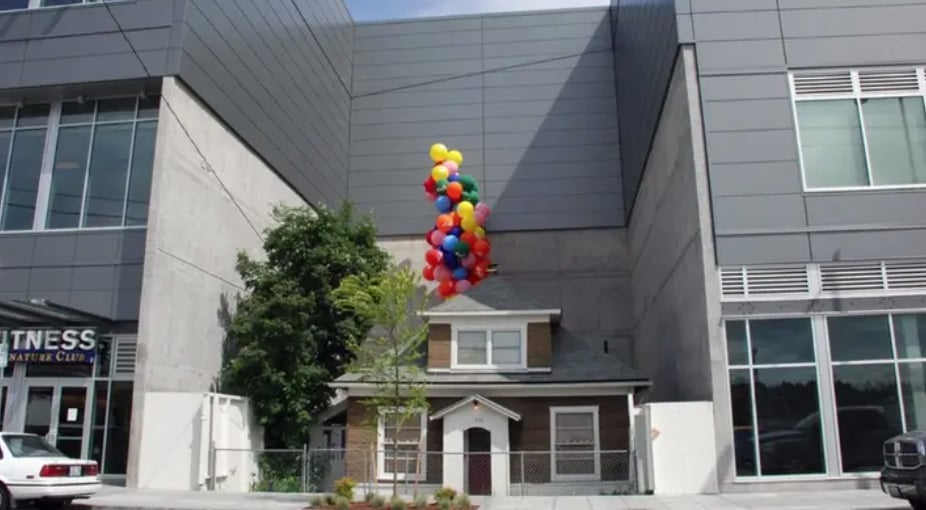 Une octogénaire force un centre commercial à être construit autour de sa maison après avoir refusé 1 M$