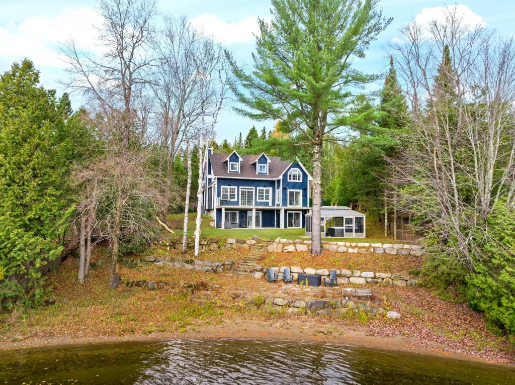 Cottage fabuleusement rénové niché dans un emplacement idyllique 