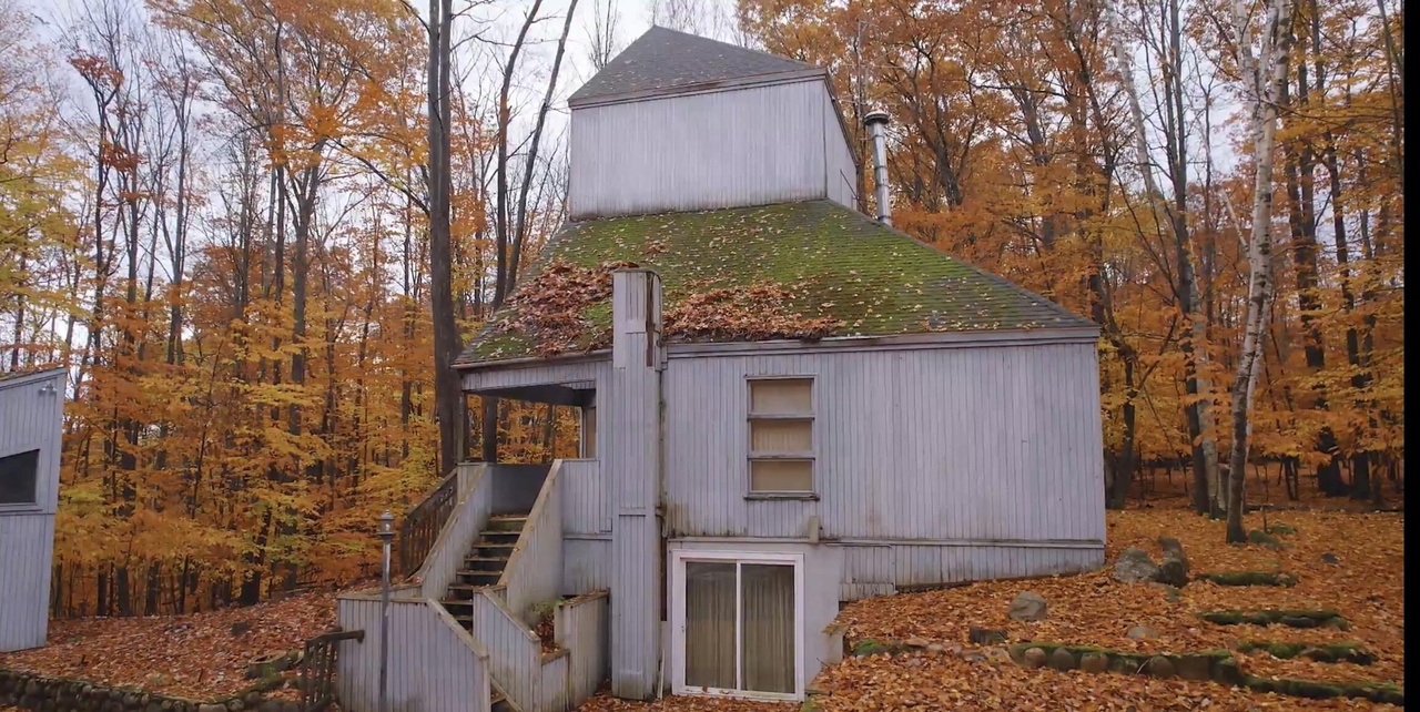 Étrange maison futuriste aussi unique à l'intérieur qu'à l'extérieur