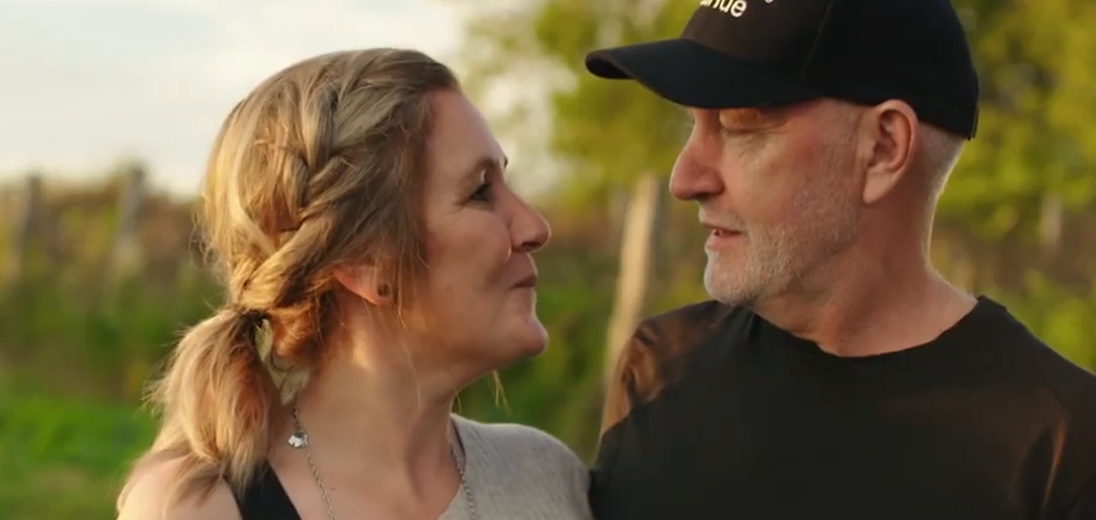 Ève et Denis de L'amour est dans le pré annoncent la plus belle des nouvelles