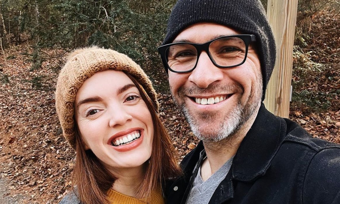 Fred St-Gelais et sa conjointe sont maintenant fiancés !