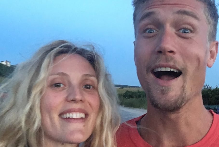 Evelyne Brochu partage une rare photo avec ses jumeaux et ils ont bien grandi !