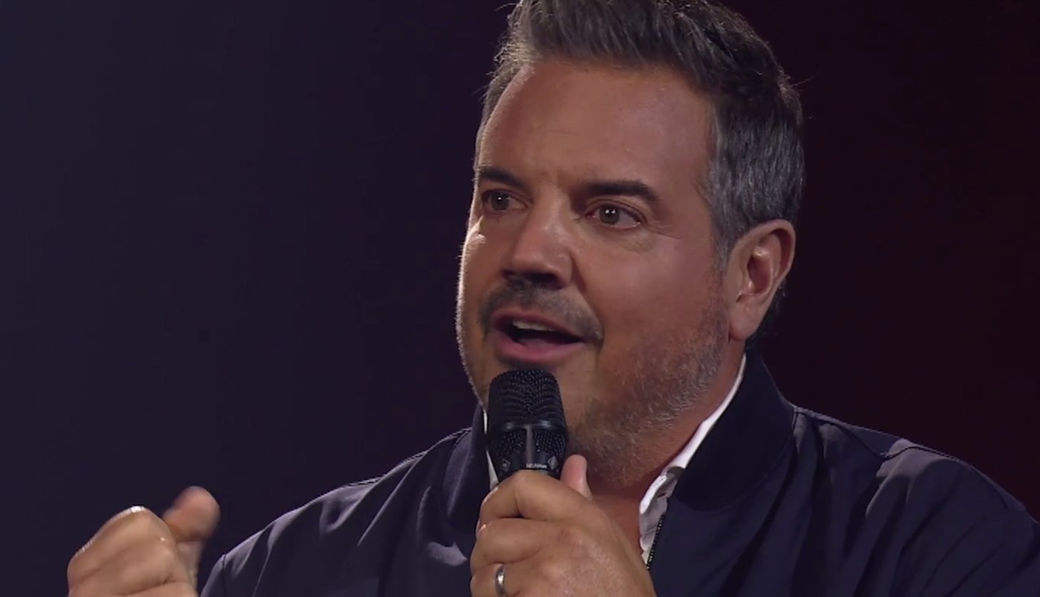 Charles Lafortune craque sur scène dans le moment le plus touchant de l'histoire de La Voix
