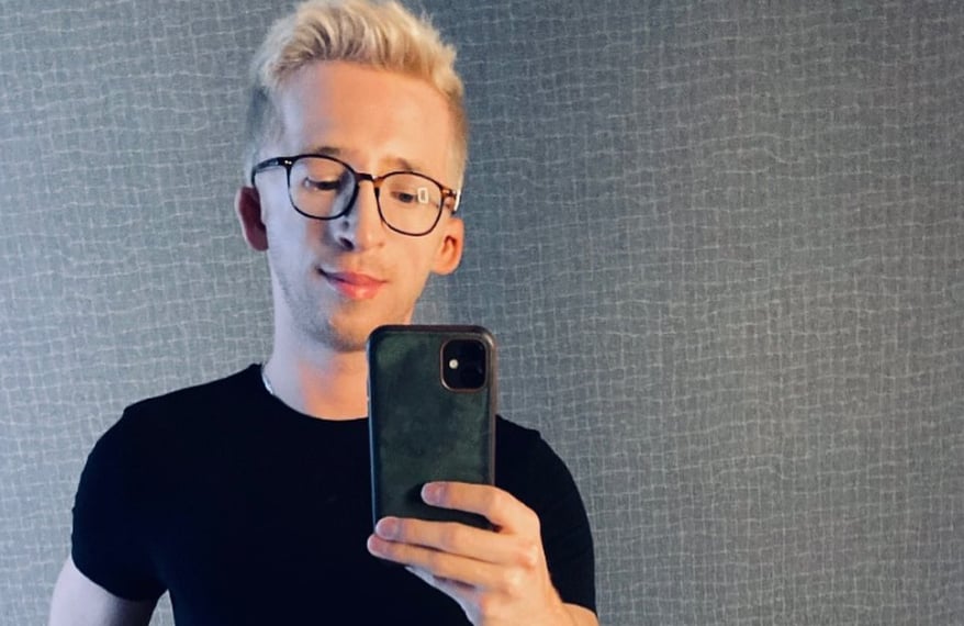 Jeremy Gabriel fait une importante mise au point suite au scandale de la réaction de sa mère à son coming out 