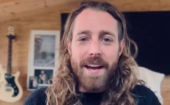 Jonathan Roy annonce une grande nouvelle et demande les suggestions de ses fans