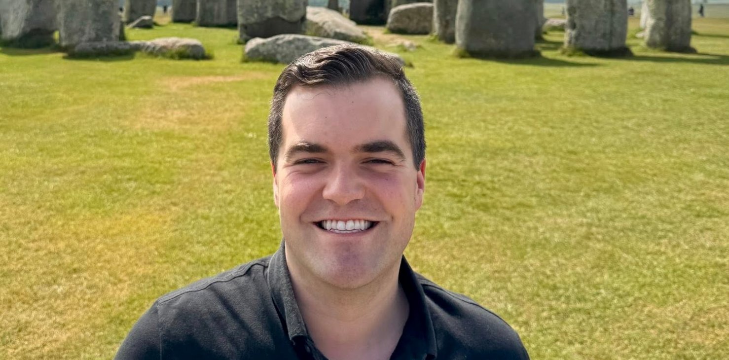 Simon Philibert s'offre un incroyable voyage loin du Québec avec son amoureux 