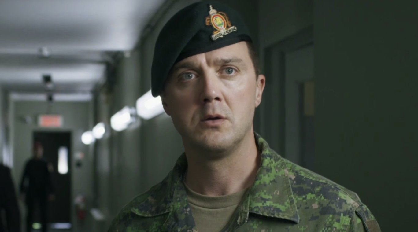 Les fans de Les Armes pensent que ce mystérieux personnage cache un grand secret