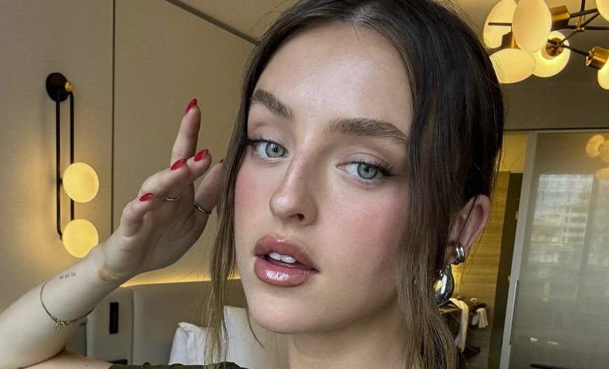 Alicia Moffet attire tous les regards avec son look en voyage à Toronto