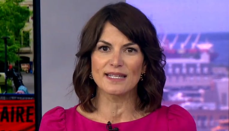 6 adorables photos de Julie Marcoux de LCN avec son conjoint et son fils