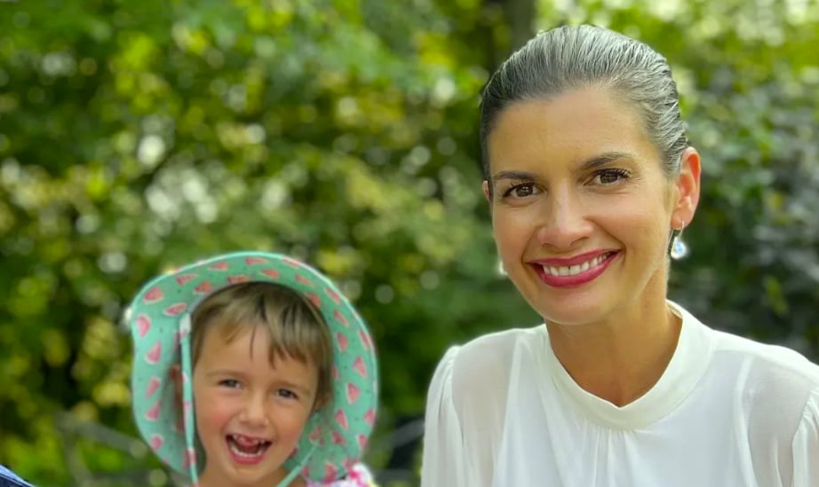 Geneviève Guilbault partage une photo avec ses enfants dans un festival et la ressemblance est frappante