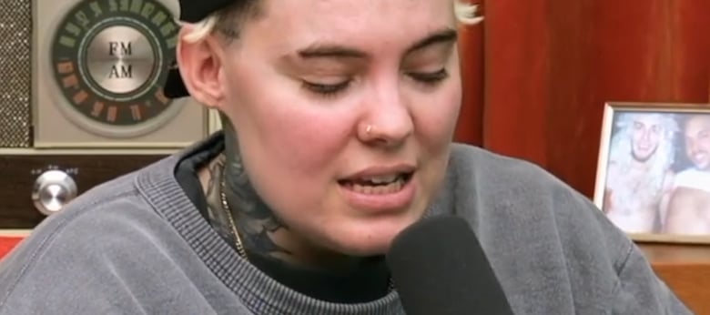 Roxane Bruneau brise internet avec une nouvelle chanson qui brise le coeur, suite à sa séparation