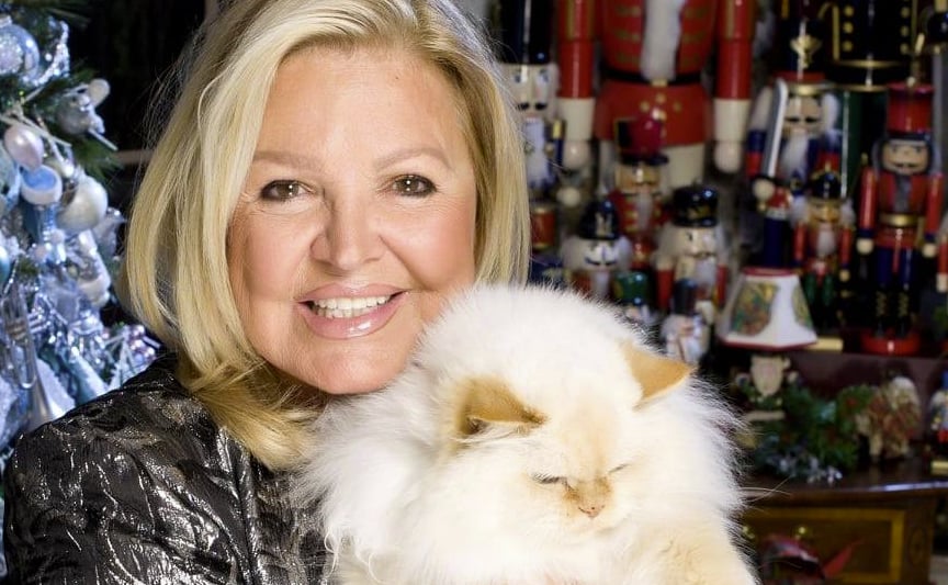 À 77 ans, Michèle Richard est resplendissante sur une nouvelle photo ...