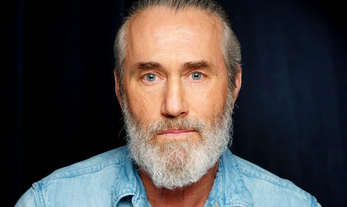 Roy Dupuis fait de bouleversantes confessions sur la violence qu'il a subie durant son enfance