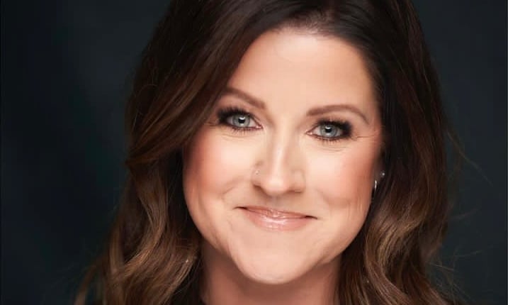 Marie-Élaine Thibert fait tourner toutes les têtes avec une magnifique nouvelle coiffure!