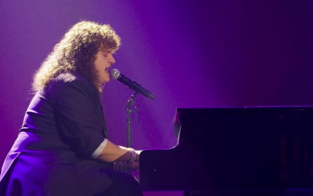 Gagnant de La Voix Junior, Charles Kardos offre une prestation magistrale, mais les coachs ne se retournent pas