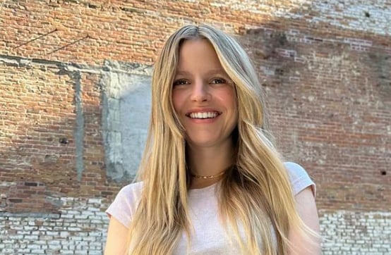Sarah-Jeanne Labrosse enflamme le web avec des photos de son énorme ventre