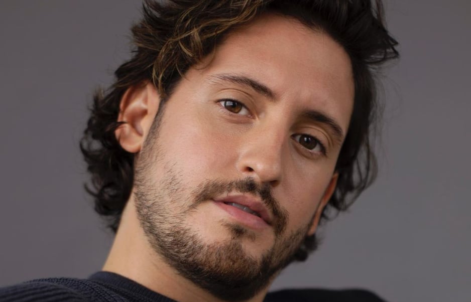 Lou-Pascal Tremblay de STAT et sa conjointe plus amoureux que jamais pour Noël
